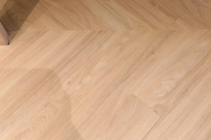 Suelo plástico autoportante en oficinas de transporte Gefco